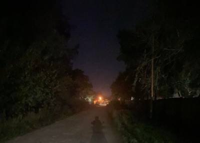 Vecinos del barrio Hermoso reclaman desde hace 3 años por asfalto e iluminación: "Hasta ahora, nunca vinieron"