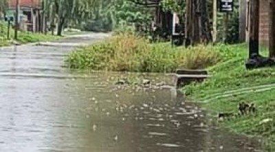 Vecino de Villa Vengochea reclama por grandes acumulaciones de agua en su cuadra tras las lluvias