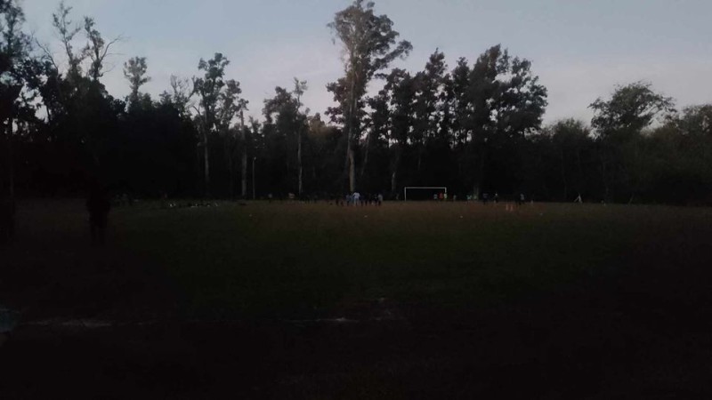 Robo y acto vandálico en el Polideportivo dejó a los equipos de fútbol femenino entrenando a oscuras