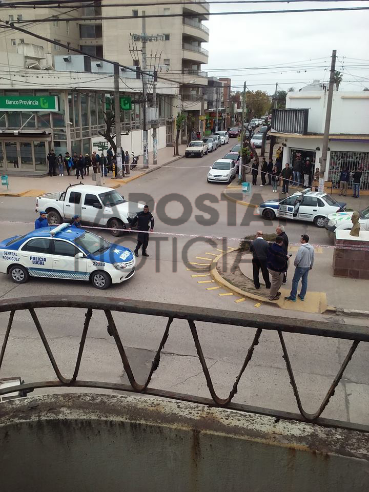 Tiroteo en el Banco Provincia con dos heridos y un robo millonario a un empleado de empresa local