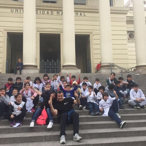 Los alumnos de una escuela hicieron un viaje educativo a La Plata