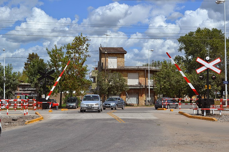 Una infracción de tránsito que se repite en los pasos a nivel