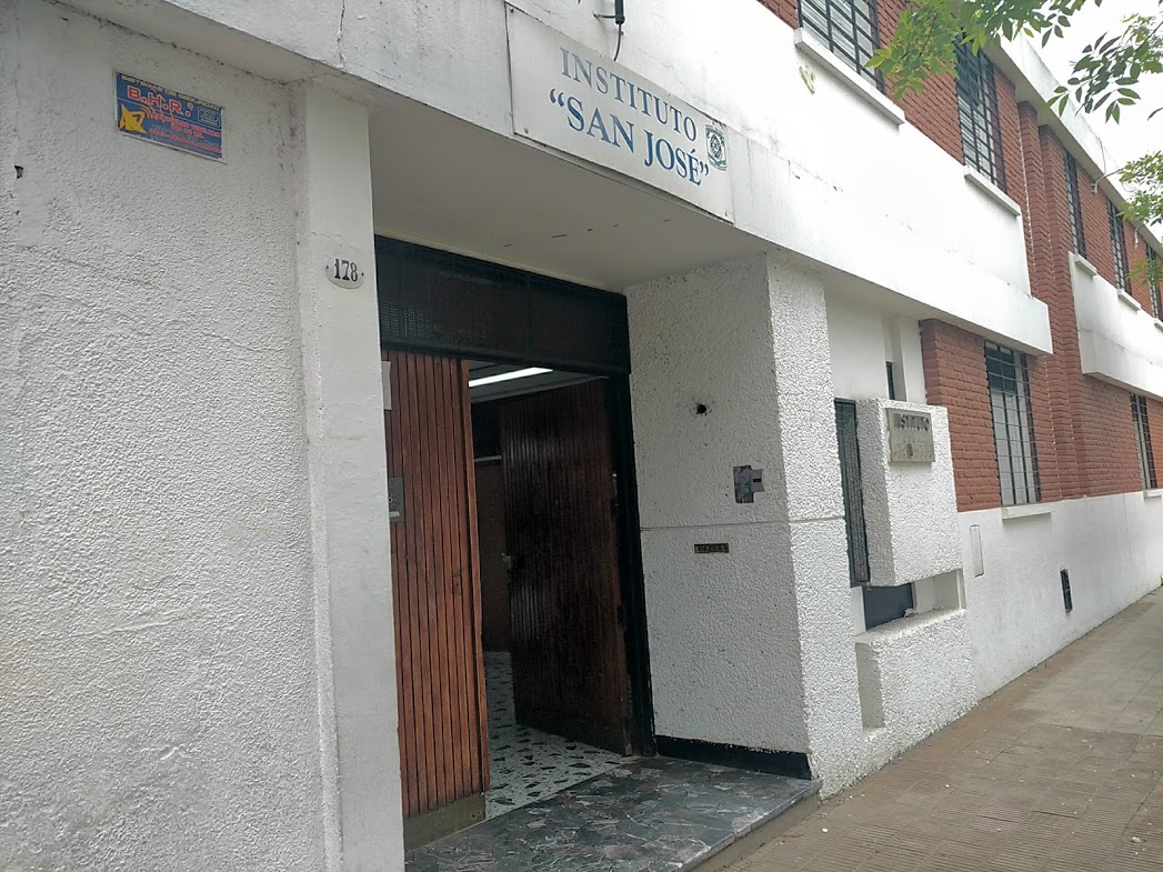 san-jose-colegio-puerta-letrero