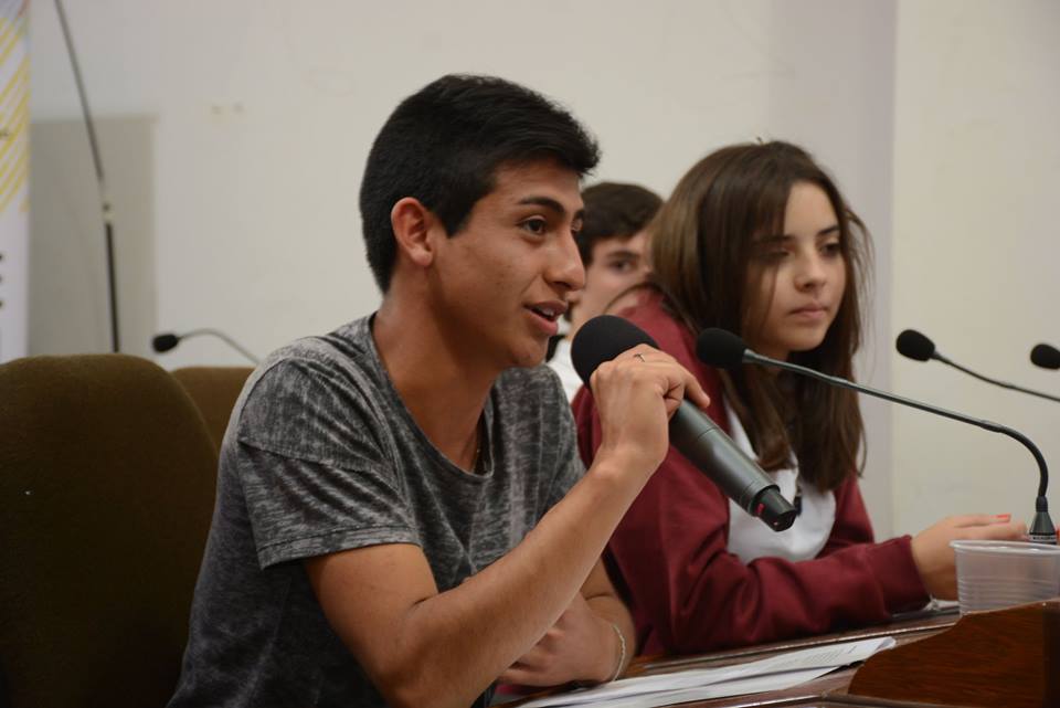 Alumnos de secundarias presentaron un proyecto sobre adicciones en el HCD