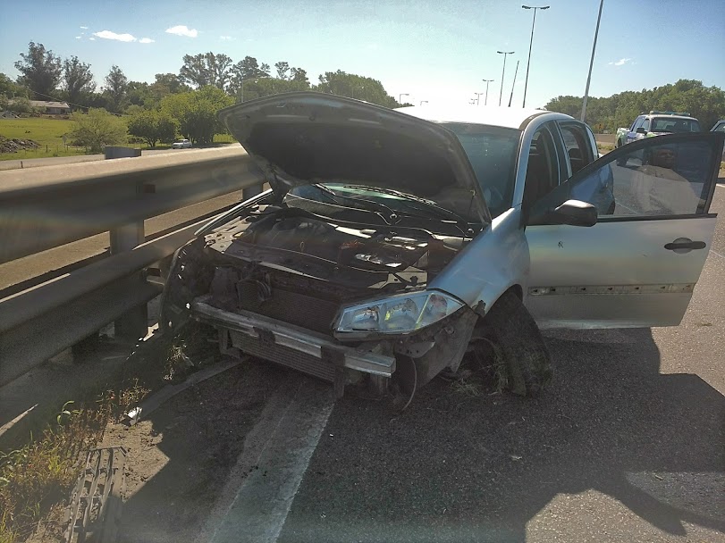 Accidente múltiple en la Autopista del Oeste con dos vuelcos