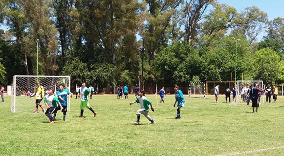 Convocan a participar de un torneo de fútbol en uno de los barrios