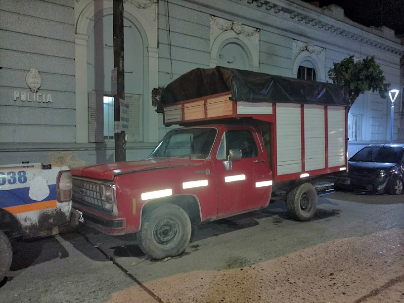 Desvalijaban casas con una camioneta para fletes