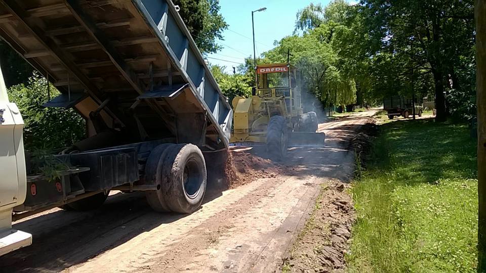 Se nivelaron calles en dos barrios de Rodríguez