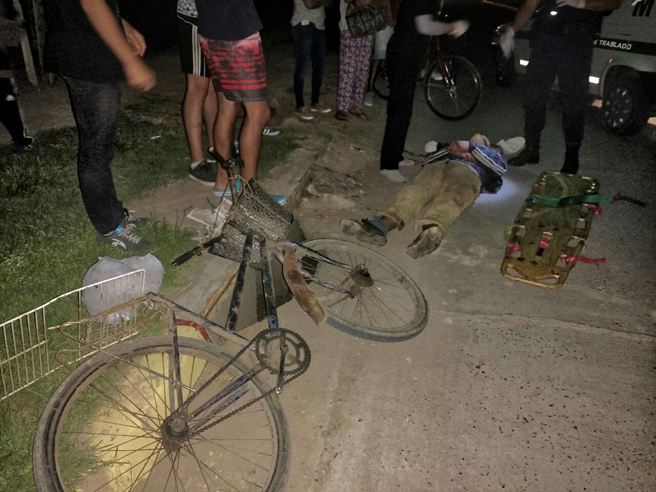 Un hombre se accidentó por la rotura de un asfalto en Bicentenario