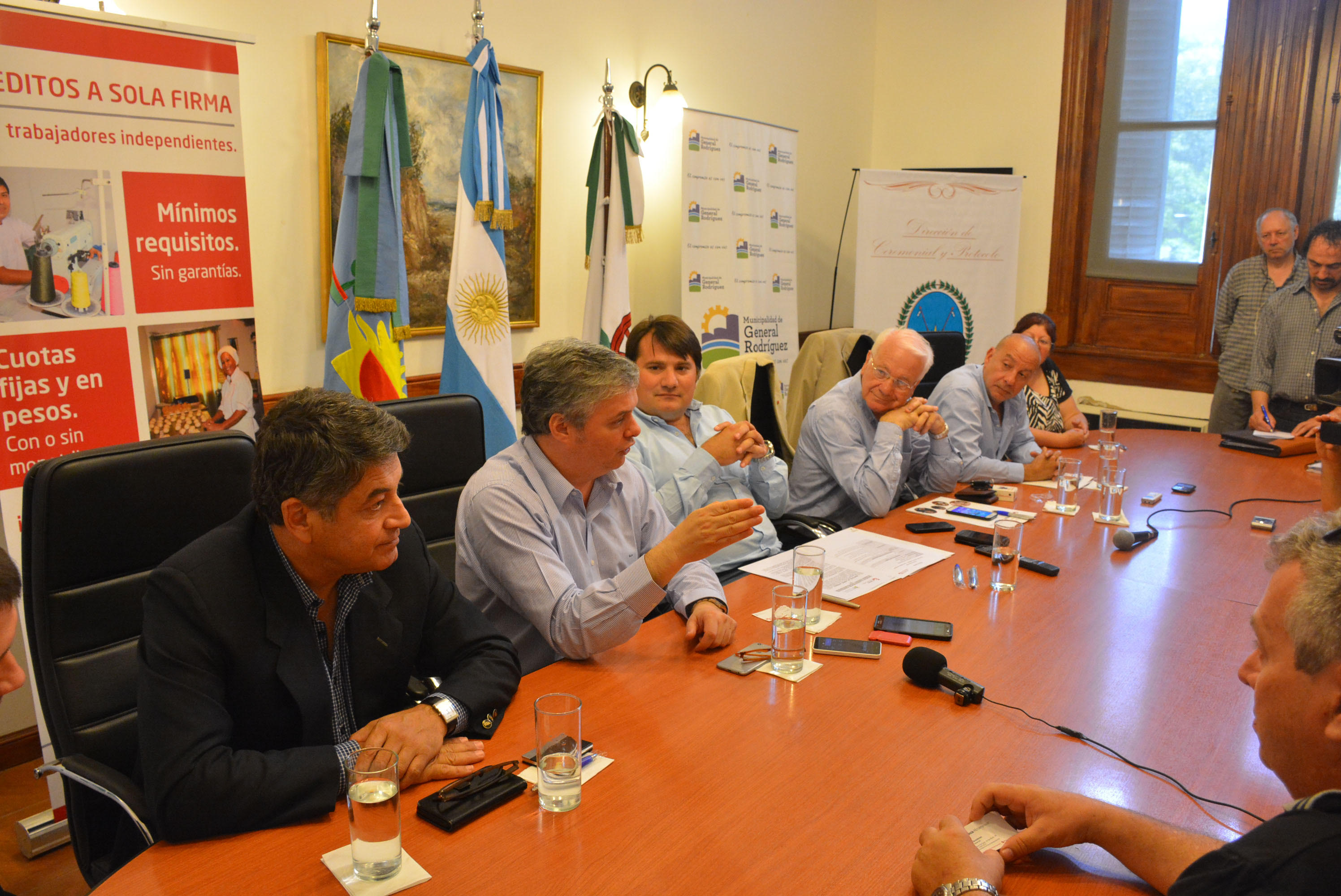 Se firmó un convenio para promover créditos a emprendedores locales
