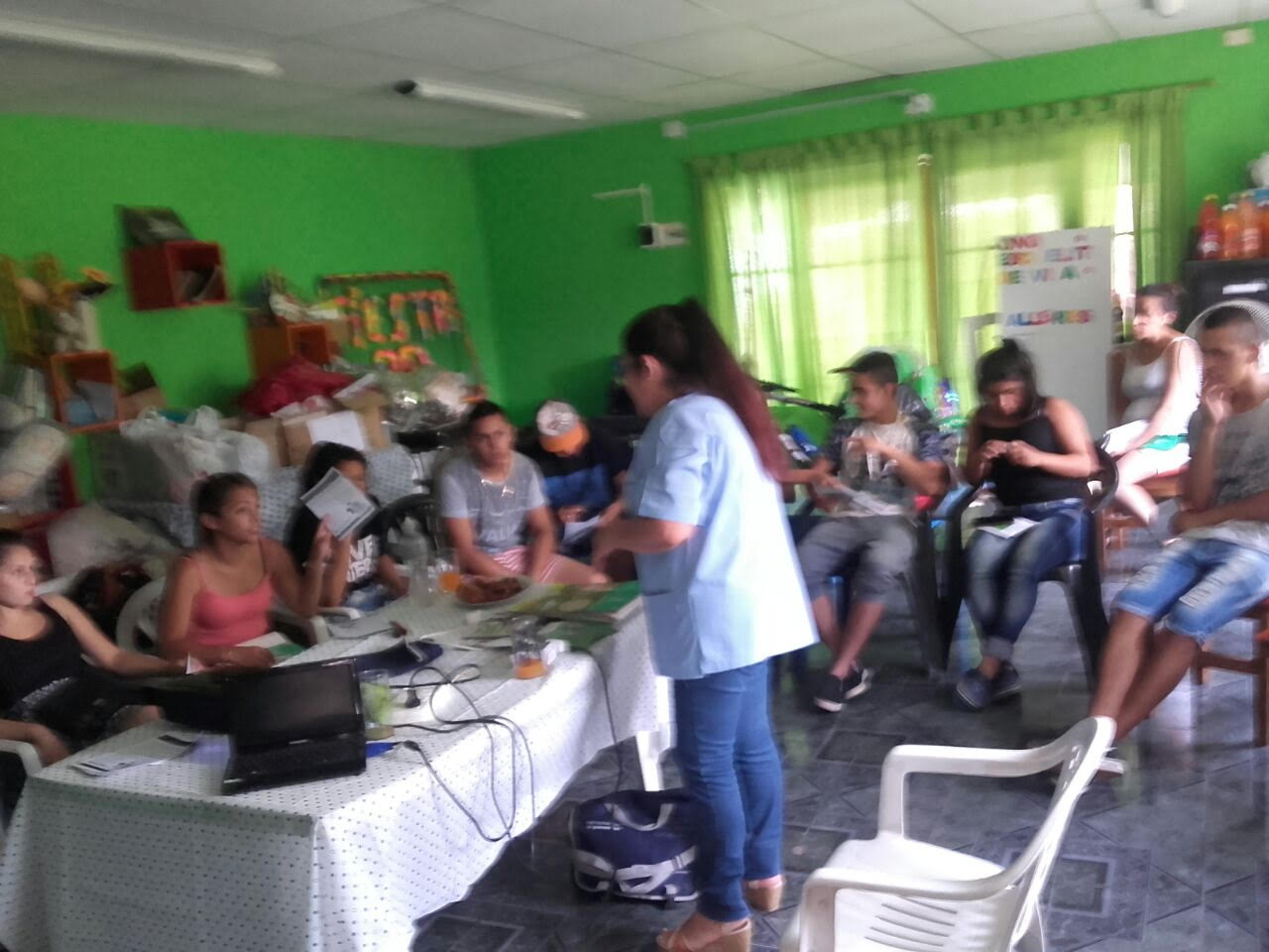 Una charla muy útil para los adolescentes de la ONG "Escuelita de Vida"