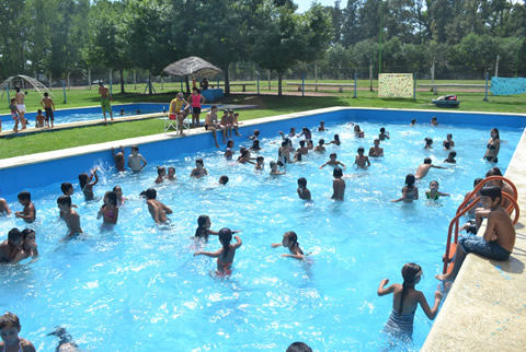 Una buena opción durante el verano: las colonias de vacaciones en el Polideportivo