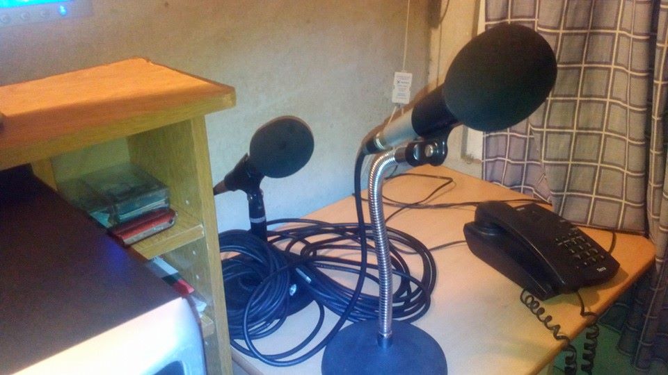 Robaron a una radio barrial y la dejaron sin aire