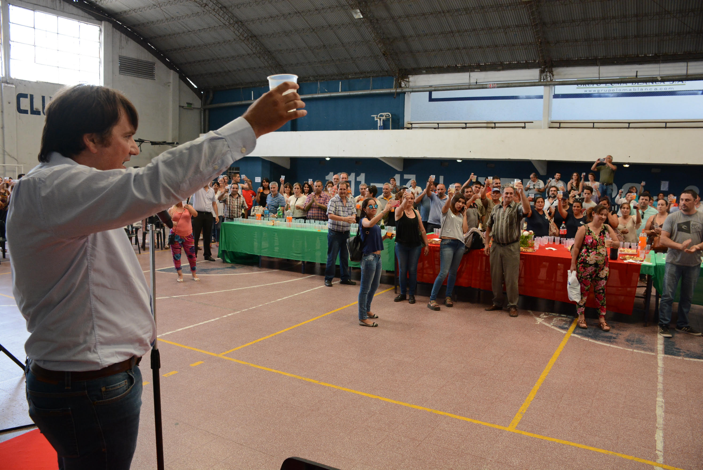 Un brindis alterado para el Intendente