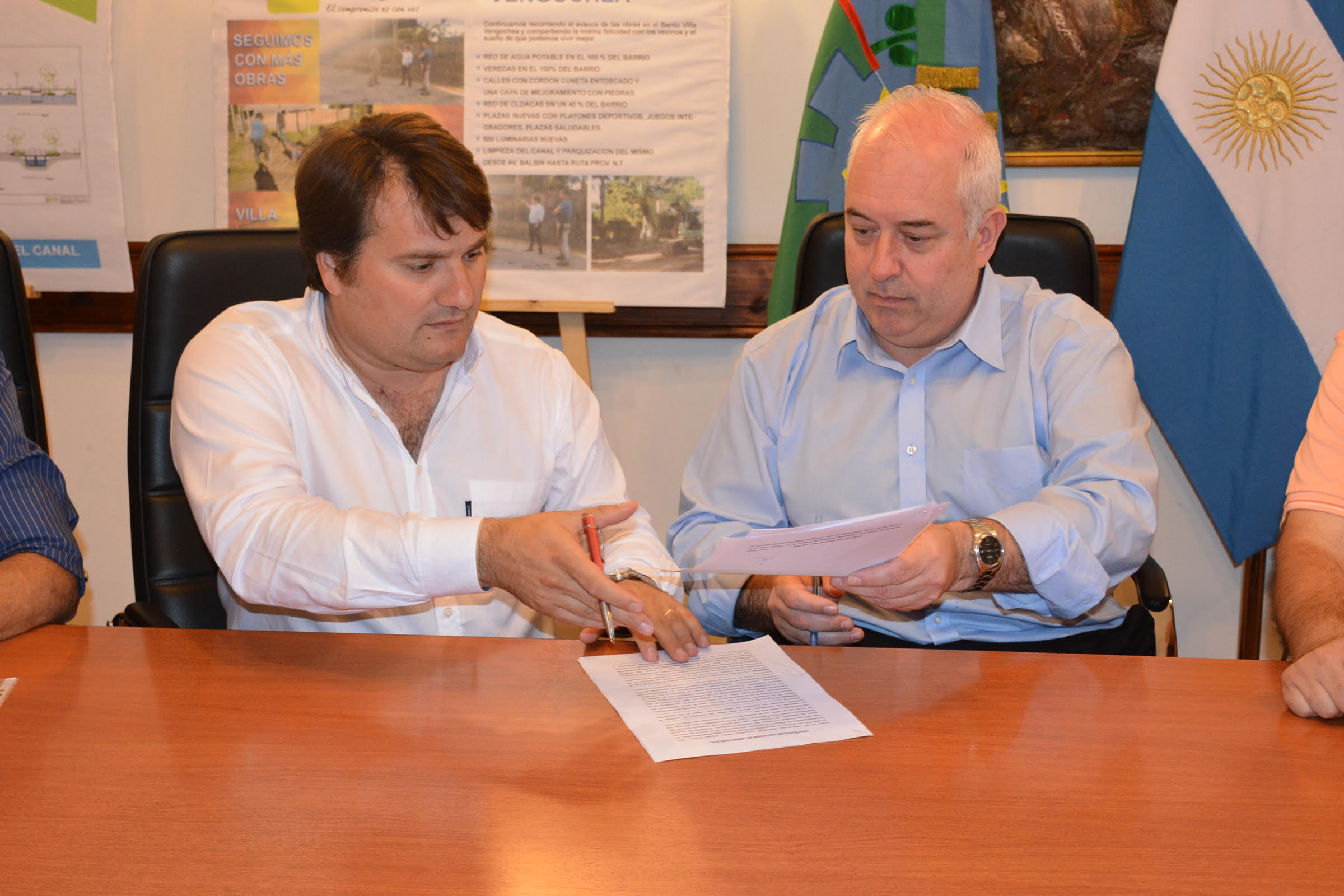 Se firmó el millonario contrato con la licitataria de las obras del Plan Hidráulico