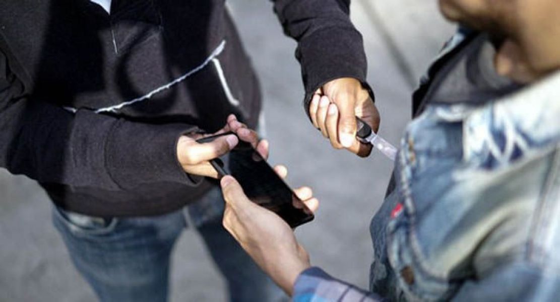 menor-robo-cuchillo-celular