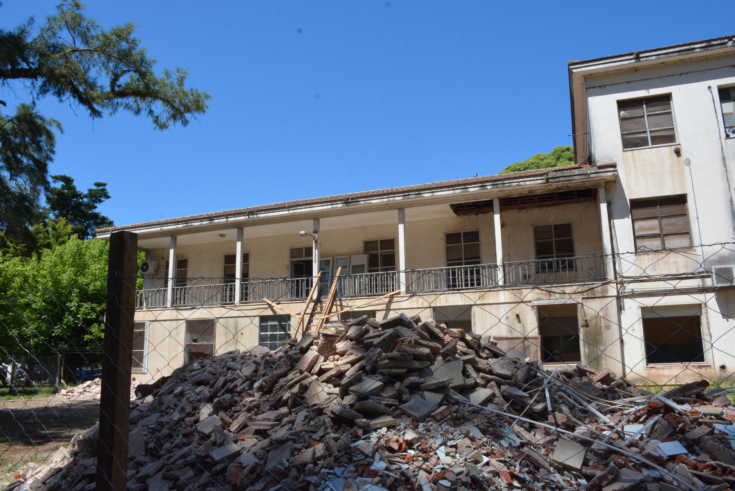 En medio de los reclamos del personal, se informaron obras en el hospital