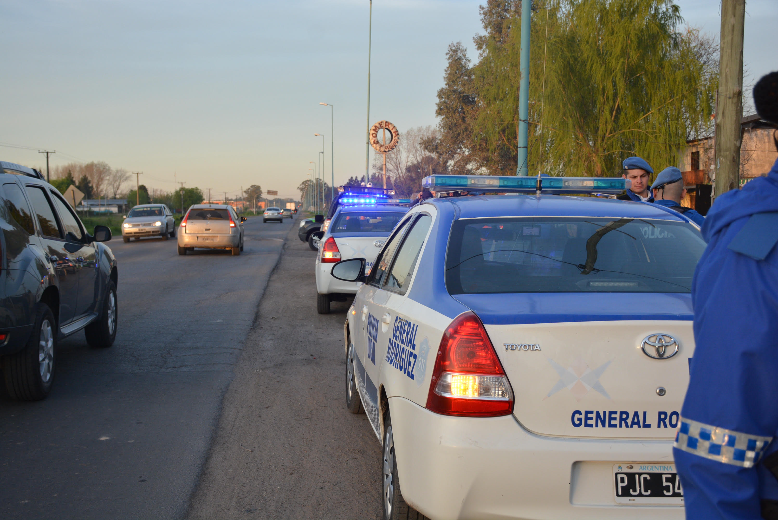 Mientras se instalan puntos de control de la Policía Local, se incorporaron móviles a los organismos de seguridad