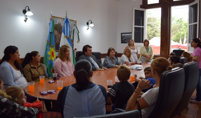 Entregaron anteojos a chicos rodriguenses que habían sido atendidos por una conocida fundación