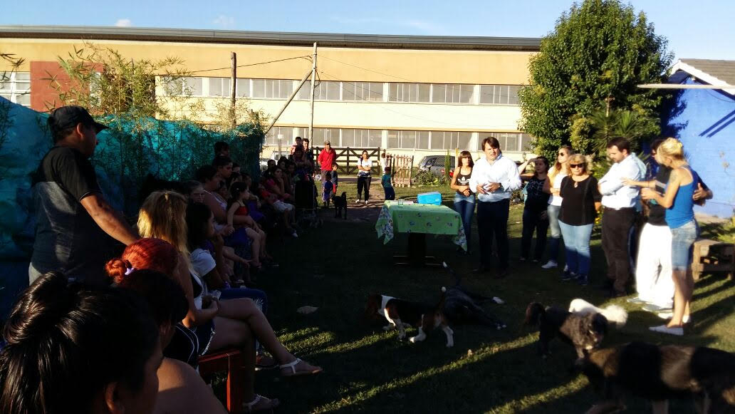 Kubar lanzó en una reunión vecinal la noticia de que construirá un jardín