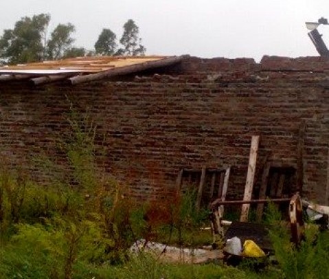 El temporal hizo estragos en una casa del barrio Cina Cina y su dueño pide ayuda