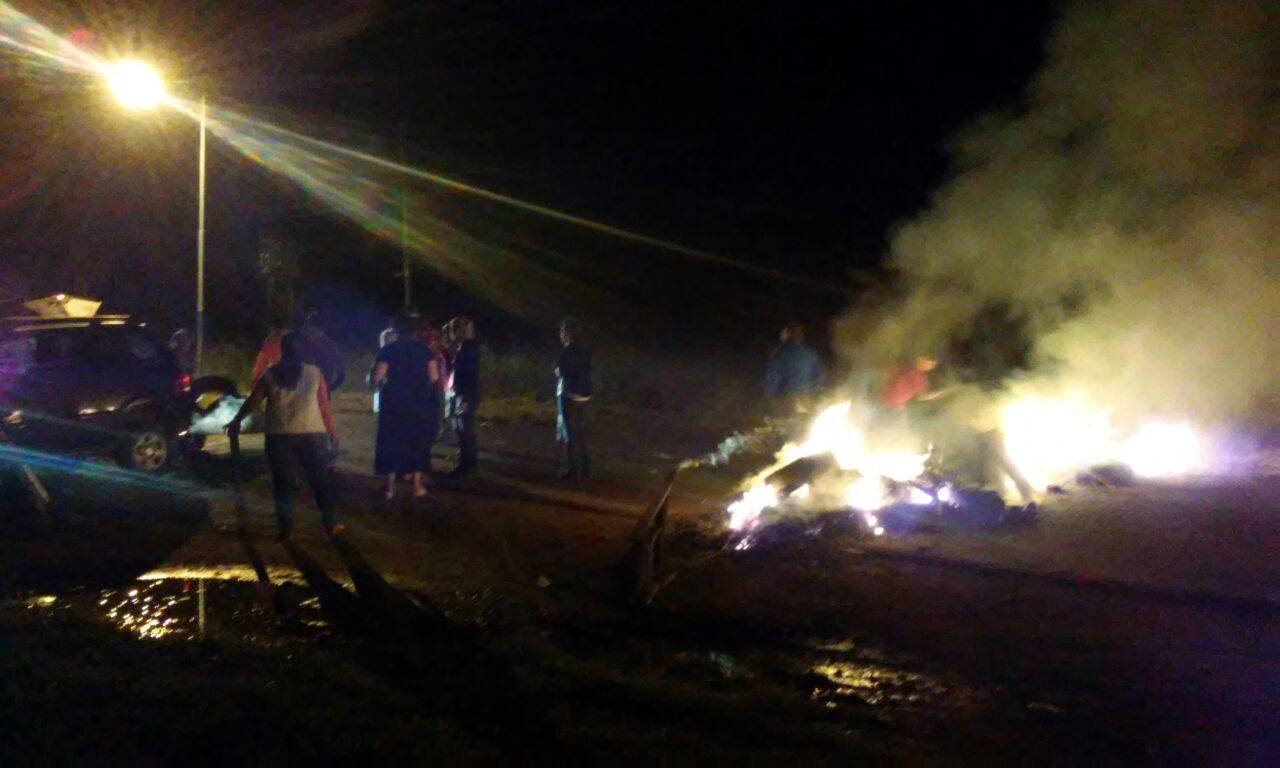Noche de demoras por cortes en R7 y autopista, con largas colas