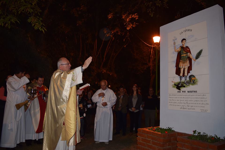 En su día, se inauguró una mayólica en honor a San Expedito