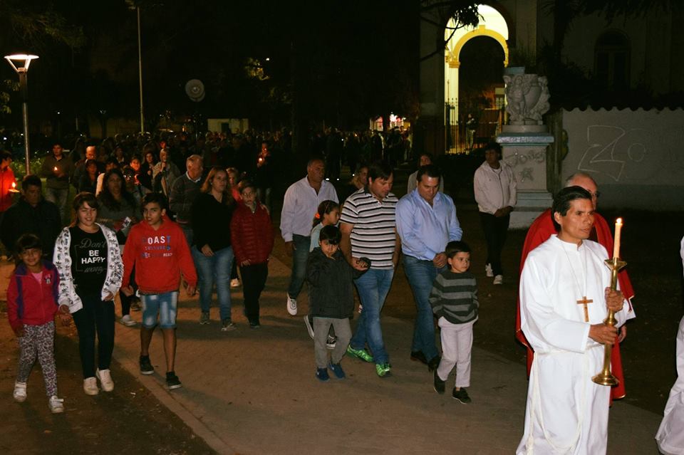 Masiva participación en el Vía Crucis