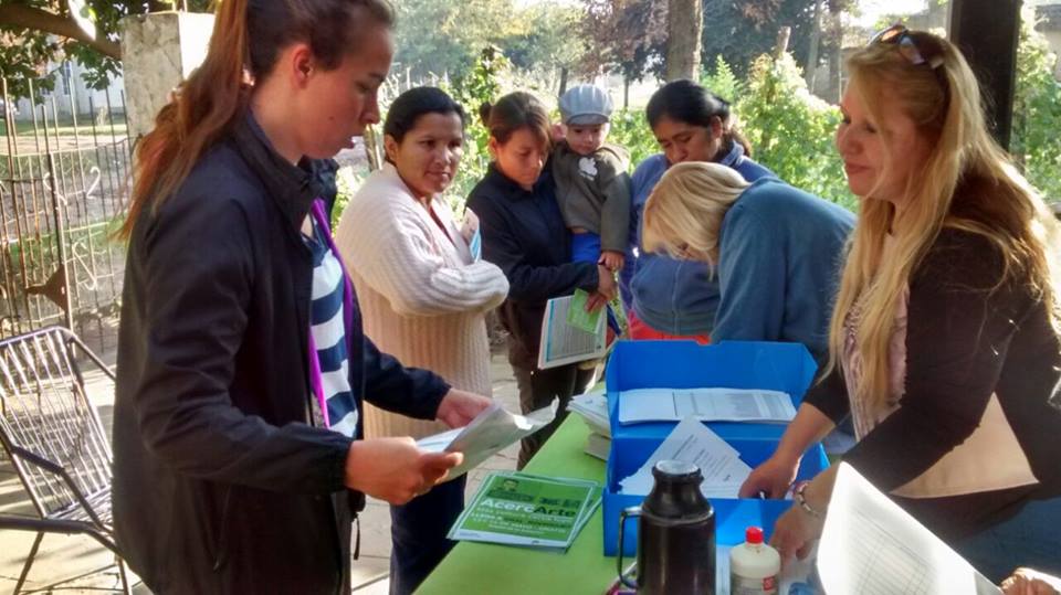 Charla informativa sobre el Plan Más Vida en el barrio Güemes