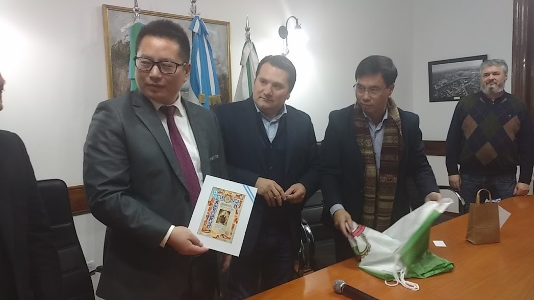 El cónsul de China visitó el distrito