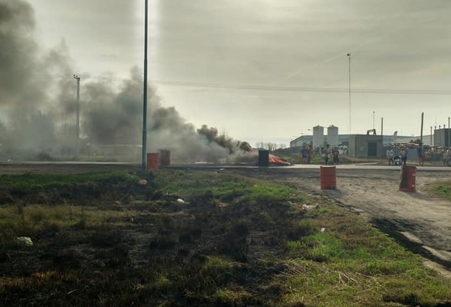Largas horas sin energía terminaron en corte total de la ruta al norte del distrito