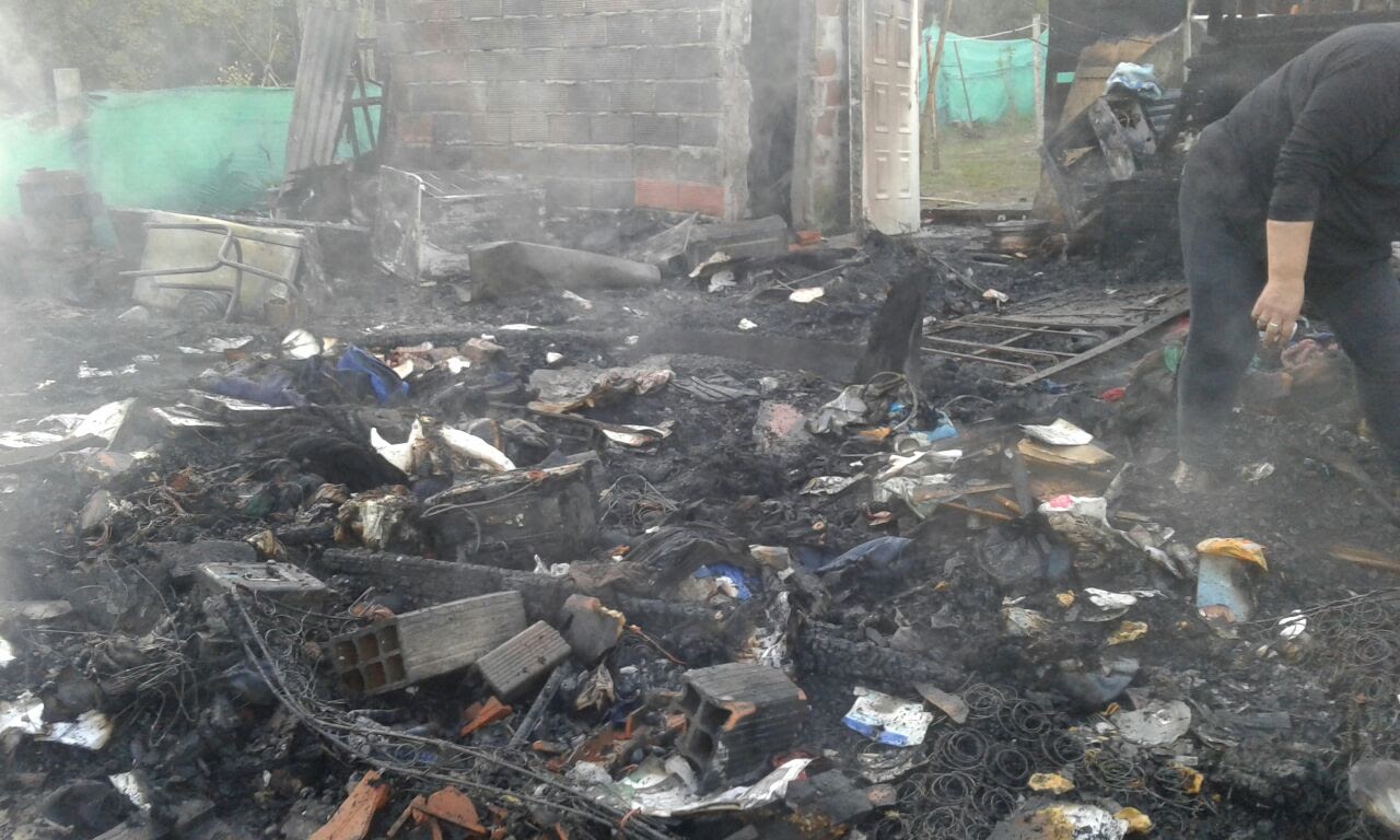 Una vecina de Villa Vengochea pide ayuda tras perder su casa por incendio