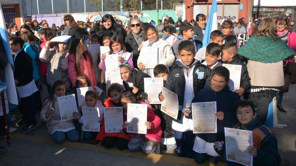 Estudiantes del distrito juraron lealtad a la bandera