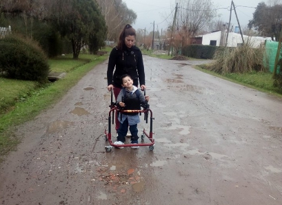 Quejas y reclamos de una madre por la odisea que vive su hijo con movilidad reducida