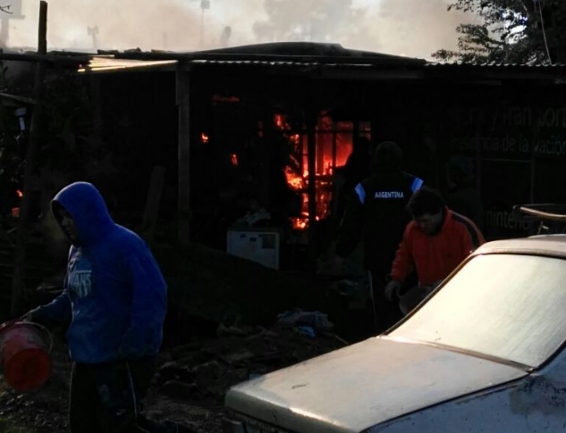 Importante incendio en una vivienda del barrio Los Aromos