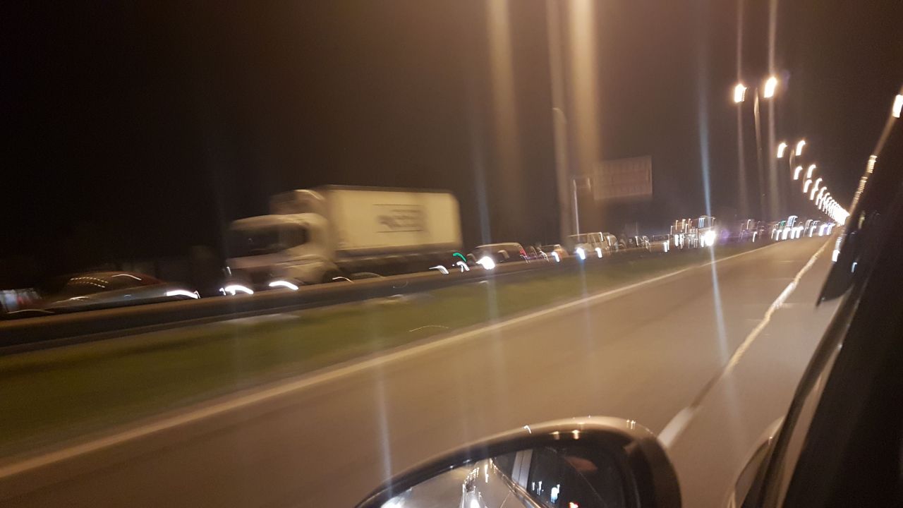 Dos barrios sin luz todo el día terminaron en corte de autopista