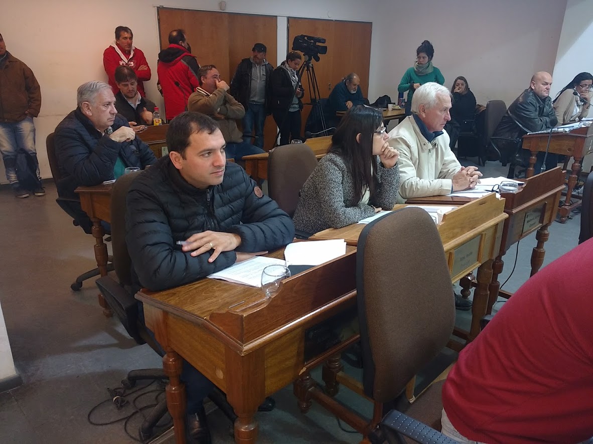 "Un País" generalizó la opinión de González a todo el oficialismo y habló de sus proyectos