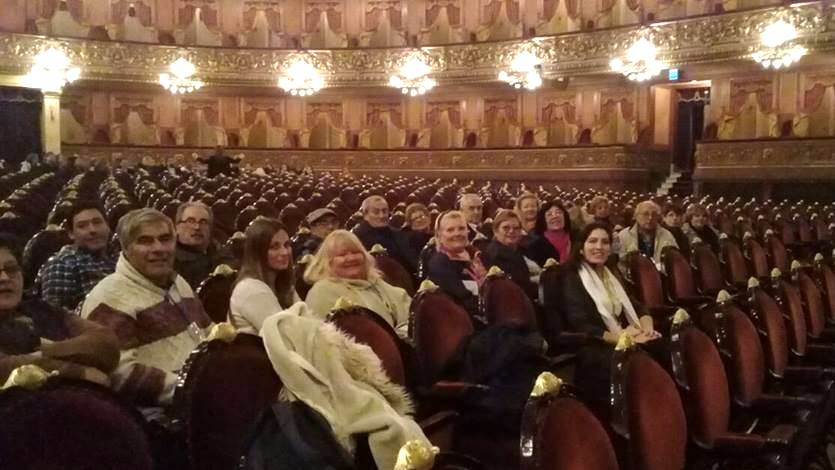 abuelos-visitaron-el-teatro-colon