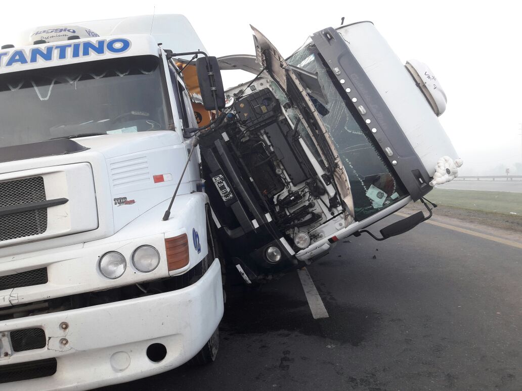 Importante choque en cadena en Ruta 6, con camioneta y camiones involucrados