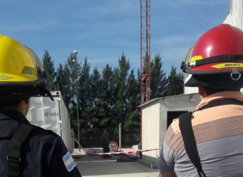 Un hombre falleció mientras trabajaba en una antena y un paciente psiquiátrico fue encontrado en Rodríguez
