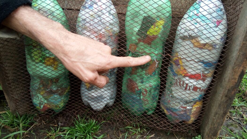 Escuela de barrio recibió ecoladrillos para concretar un proyecto
