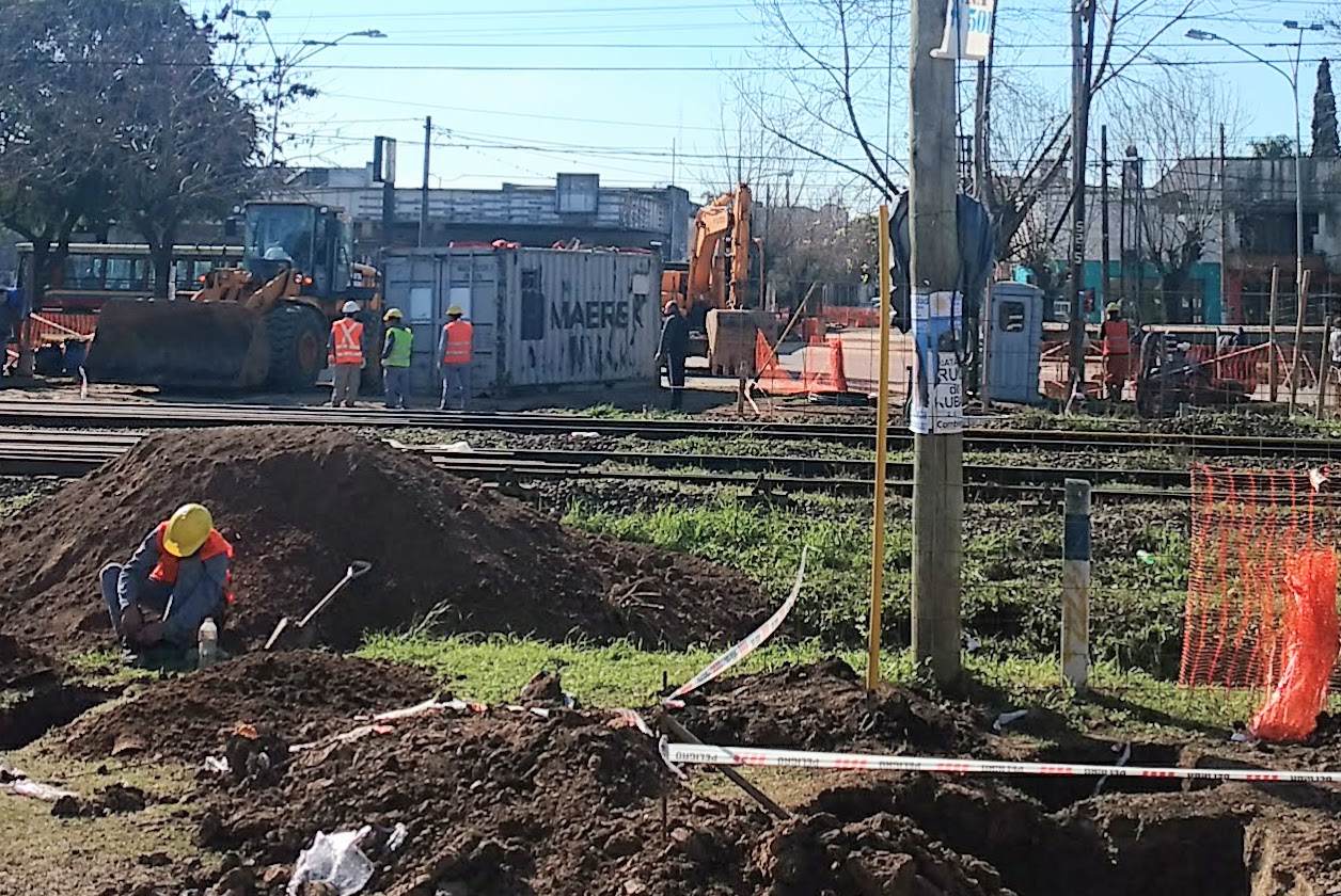 Arrancó la "obra pluvial clave" que conectará al lado Sur y Norte bajo las vías