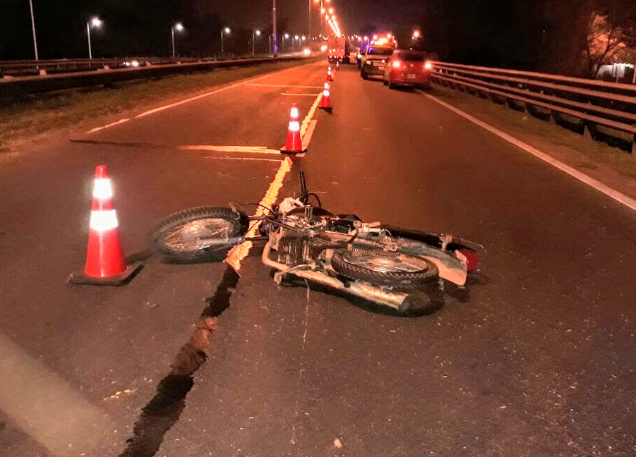 Una mujer perdió la vida al caer de su moto en pleno Acceso Oeste