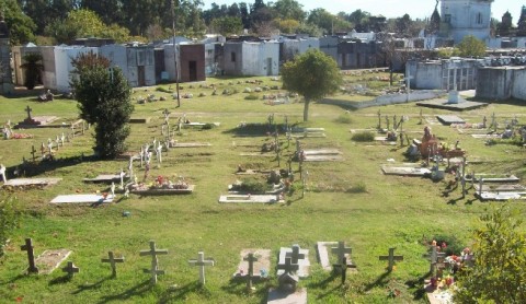 Familia reclama irregularidades en el Cementerio Municipal
