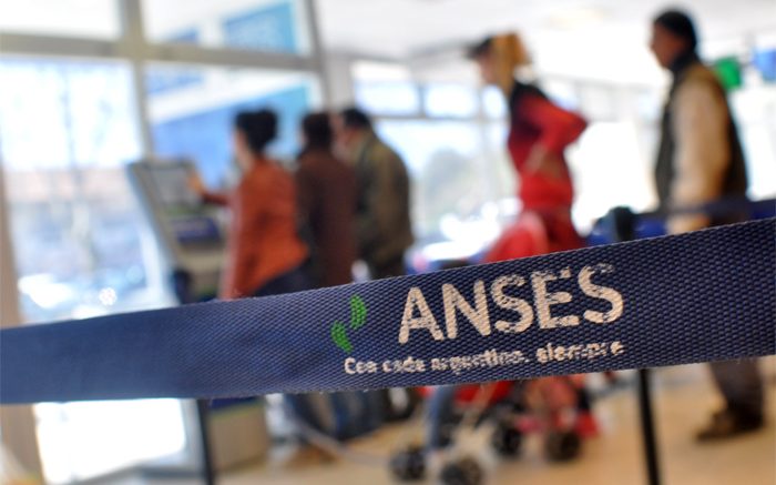 ANSES informó quiénes cobran este lunes la jubilación, pensión o prestación por desempleo