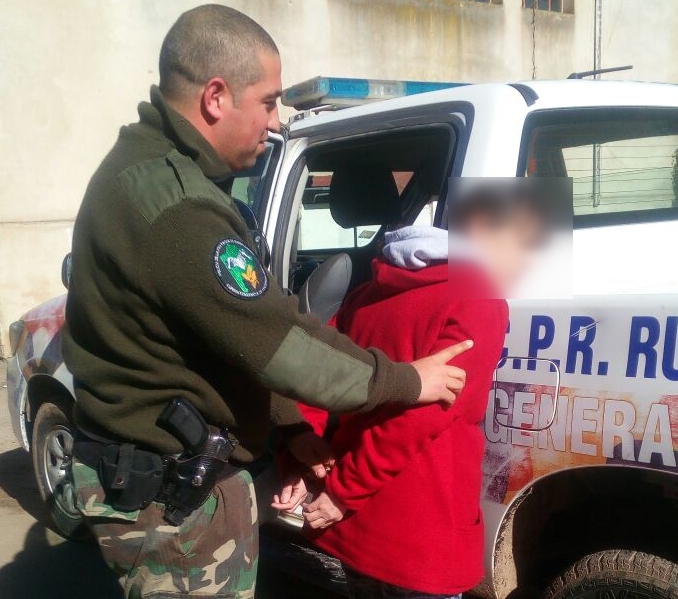 mujer-detenida-cuchillo