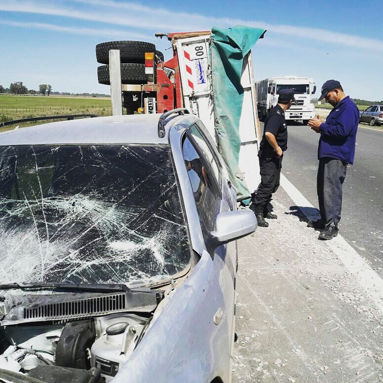 Dos jóvenes rodriguenses sufrieron un fuerte choque en la ruta 6