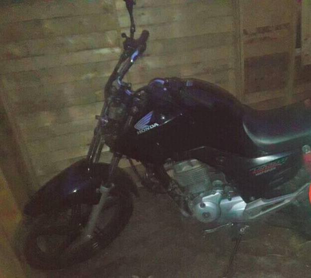 Un joven terminó muy golpeado tras sufrir un accidente con la moto