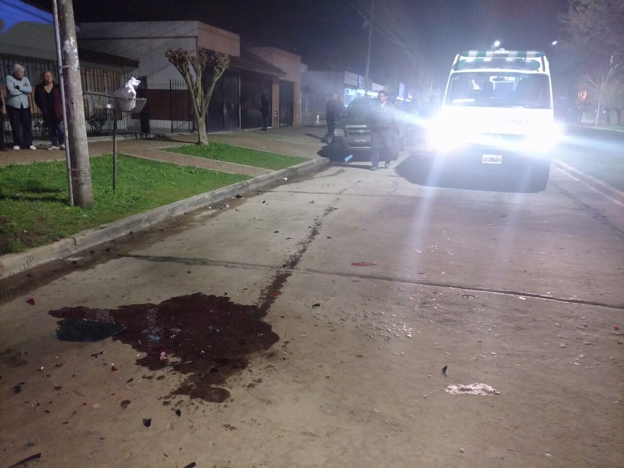 Se desvaneció mientras conducía y chocó una camioneta estacionada