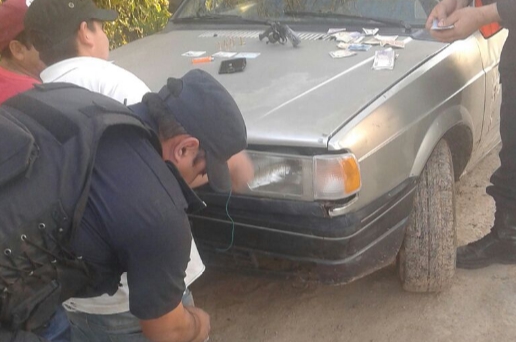 Quisieron evadir un operativo policial con su auto y terminaron detenidos